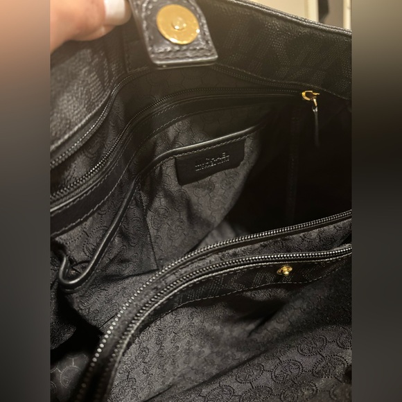 MICHAEL KORS BLACK Shoulder Bag EUC gold MK pendant - Picture 9 of 15